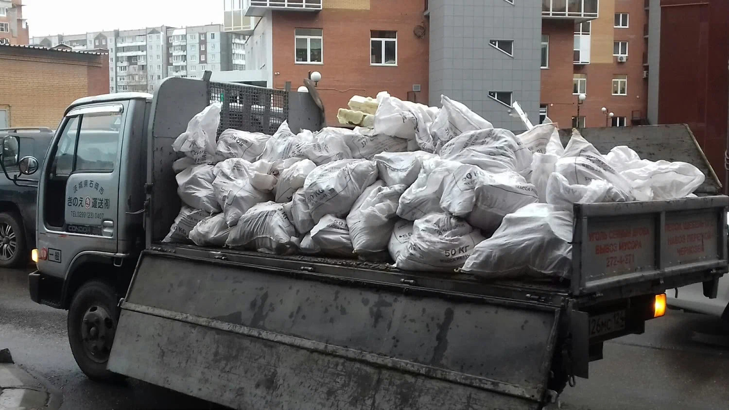 Вывоз строительного мусора в Камне-на-Оби в октябре