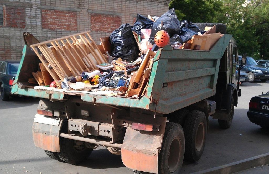 Вывоз мусора из магазина в Камне-на-Оби от ПроМусор: услуги, цена от 1776 руб., утилизация отходов