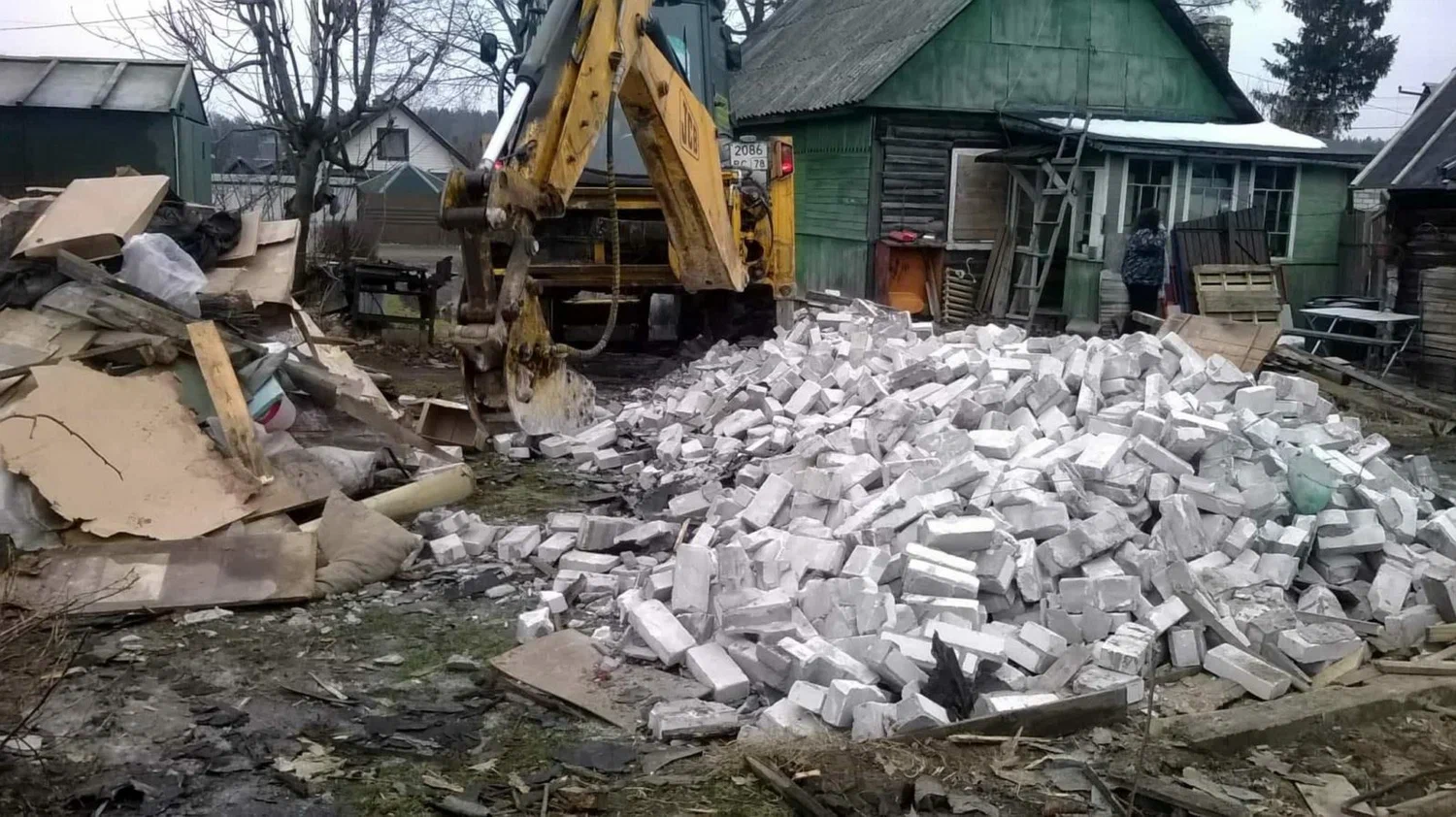 Вывоз мусора после сноса здания в Камне-на-Оби от ПроМусор – цена от 5075 руб., утилизация и уборка стройотходов