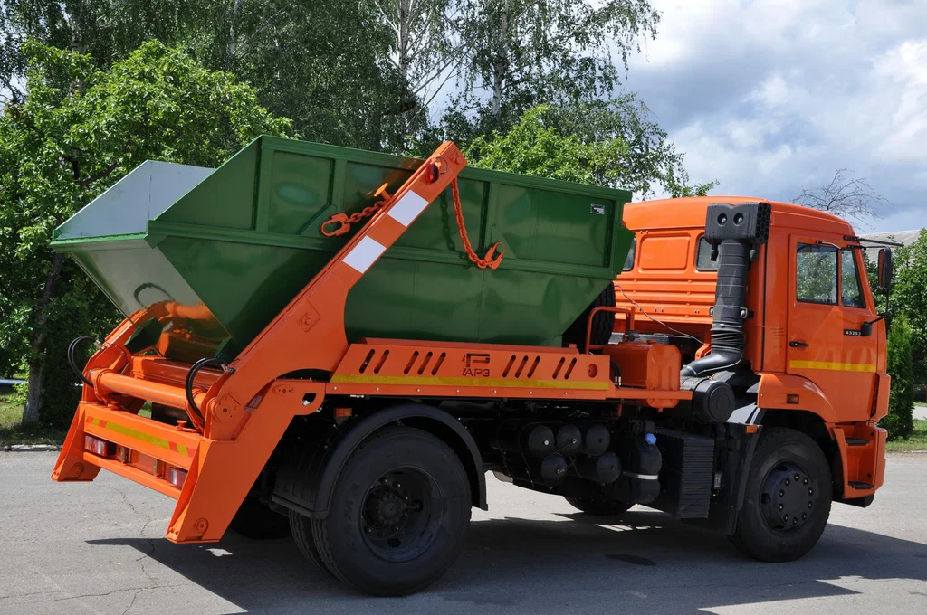 Заказ бункеровоза для вывоза мусора и отходов в Камне-на-Оби в октябре