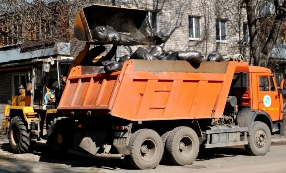 Вывоз мусора грузовым фургоном 5 тонн в Камне-на-Оби – ПроМусор, аренда, цена от 1573 руб