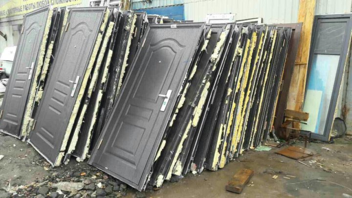 Вывоз металлических дверей с утилизацией в Камне-на-Оби в октябре