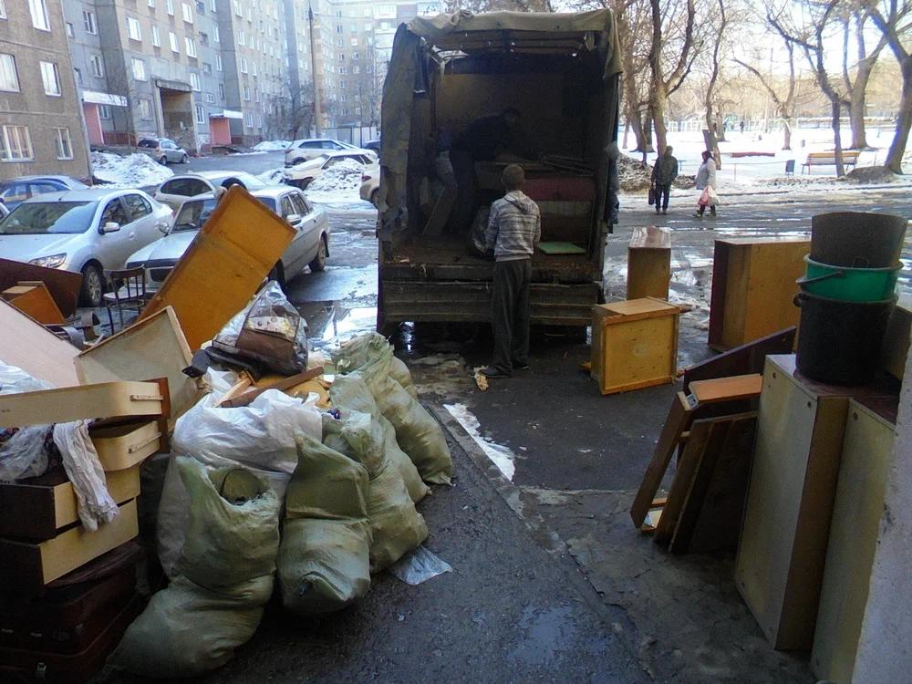Вывоз мусора из подвала с утилизацией в Камне-на-Оби в октябре
