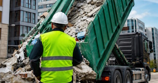 Вывоз строительного мусора в Камне-на-Оби: услуги лицензированной компании — ПроМусор